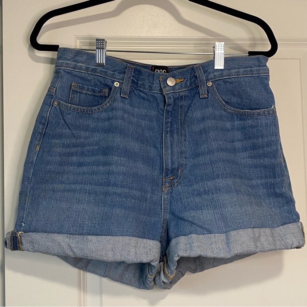 ⭐️ BDG Urban Outfitters Mom Shorts Women’s Size 30 Cuffed Medium Wash Denim